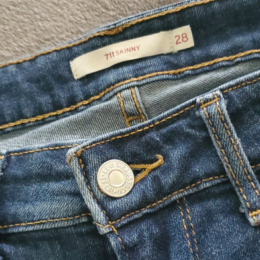 LEVI's 711 Skinny Jeans